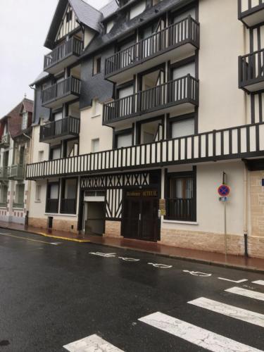 Appartement Hyper centre Deauville 49 Rue Olliffe Deauville