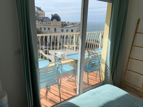 Appartement HYPER CENTRE, VUE MER ,APPARTEMENT NEUF, 6 adultes Place Bellevue , résidence BELLEVUE CLEMENCEAU , BAT A2 , 4° étage , appartement 702 Biarritz