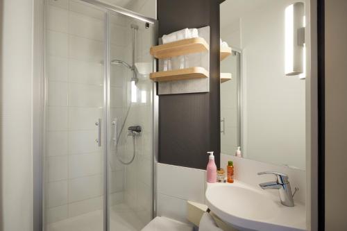 Hôtel ibis budget Lille Villeneuve D'Ascq 9 Boulevard de Mons ZAC du Tir à Loques Villeneuve-d\'Ascq