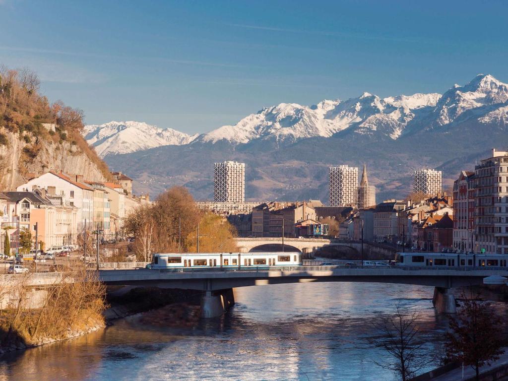 Hôtel ibis Grenoble Gare 27 Quai Claude Bernard, 38000 Grenoble