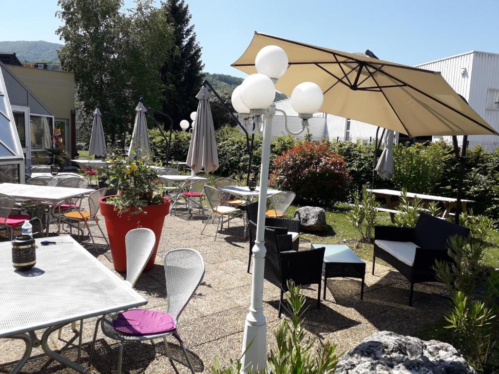 Hôtel ibis Grenoble Université 9 Rue de la Condamine, 38610 Gières