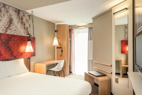 Ibis Paris Gare Montparnasse 15ème Paris france