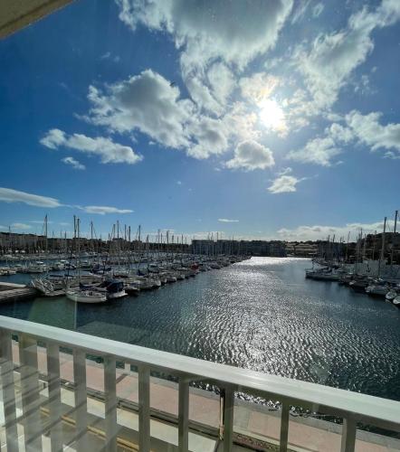 Idéal couple avec vue sur le PORT DE GRUISSAN 4CHE24 Gruissan france