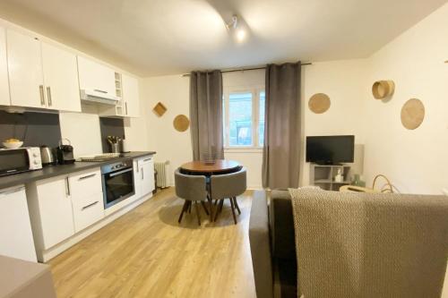 Appartement IDEAL COUPLE ~ Confort Pau Centre ~ Parking Privé 76 Rue d'Etigny Pau