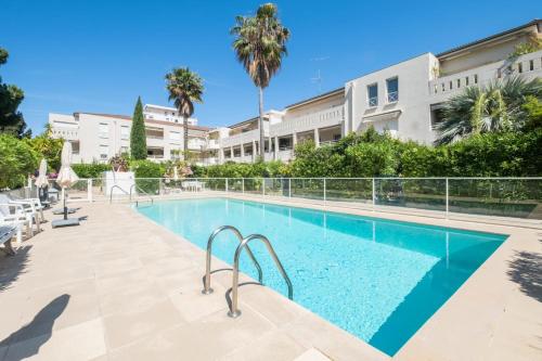  Idéal famille  Appartement tout confort dans résidence avec piscine ! Cannes france