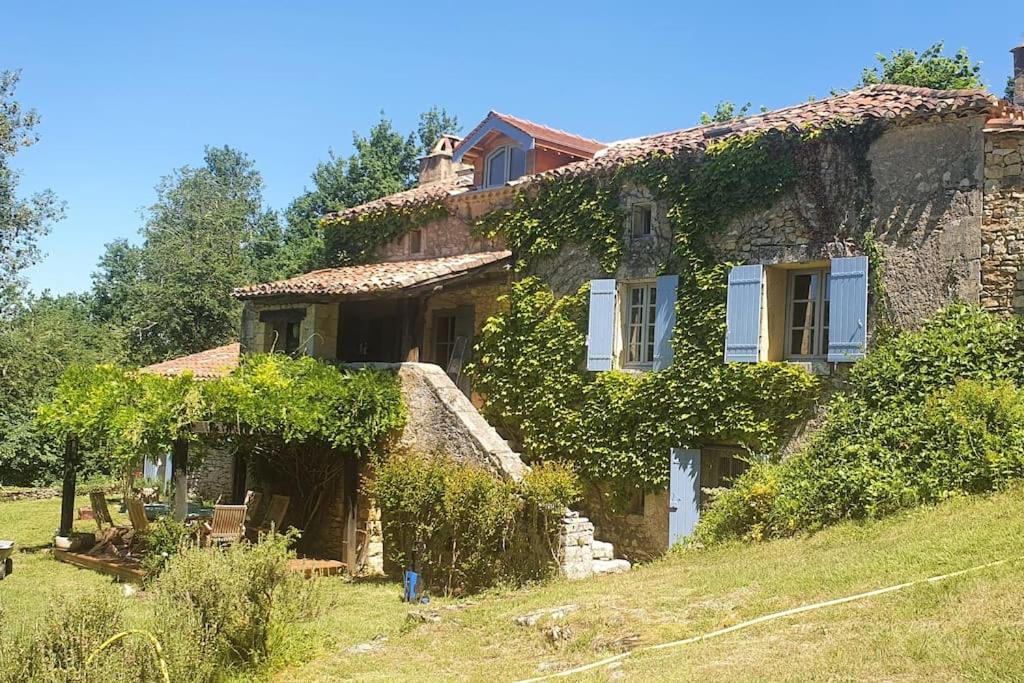 Maison de vacances Idyllic farmhouse in woods - private heated pool 380 Chemin de Carayac (Las Vignasses), 47500 Blanquefort-sur-Briolance