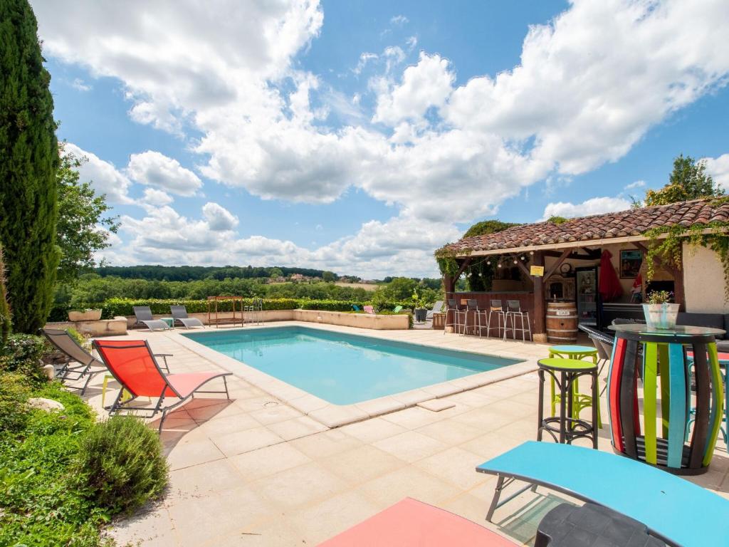 Maison de vacances Idyllic Holiday Home in D gagnac with Jacuzzi near River , 46340 Dégagnac