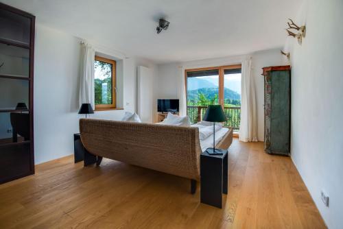 Villa Idyllisches Ferienhaus mit 4 SZ, Sauna, Fitness & Panoramablick 11 Sonnenweg Fischbachau