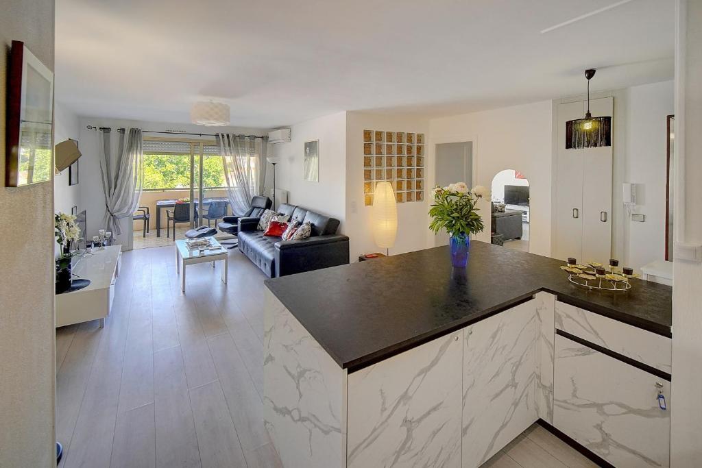 Appartement IMMOGROOM - 2 BR- Bright - Terrace - Wifi - Air conditioning 3 Rue du Châtaignier, 06400 Cannes