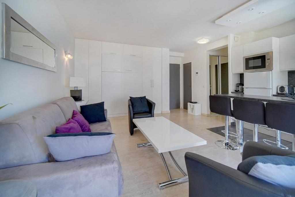 Appartement IMMOGROOM - 5 min from beach - Terrace - AC - Parking 7 Rue des Fauvettes, 06400 Cannes