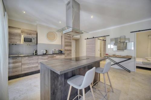 Appartement IMMOGROOM- Apartment 70m2 - Renovated - Wifi - AC - Close to everything 1-3 rue du Batéguier Cannes
