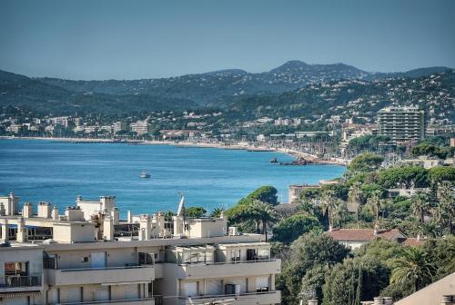 Appartements IMMOGROOM - Immeuble entier avec 5 appartements - CLIMATISATION - Proche de la plage et du Palais des Festivals 17 Rue Louis Perrissol Cannes