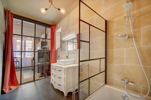 Appartement IMMOGROOM- Industrial Style- AC -Wifi -Center- Close Shops 17 rue Meynadier Cannes