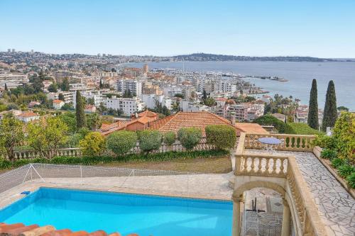 IMMOGROOM- Top of villa 250m2 - Garden - Pool - Sea view - Parking - Wifi Vallauris france