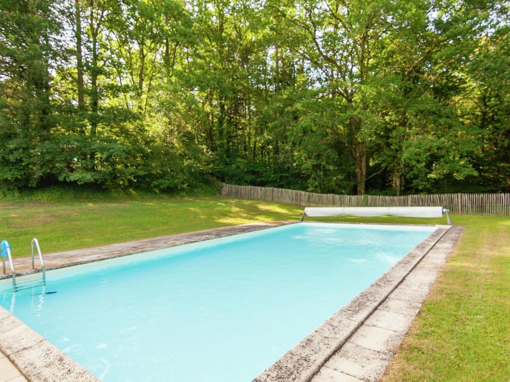 Maison de vacances Impressive restored farmhouse with private pool surrounded by woods , 24140 Campsegret