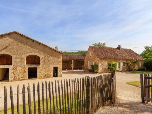 Impressive restored farmhouse with private pool surrounded by woods Campsegret france