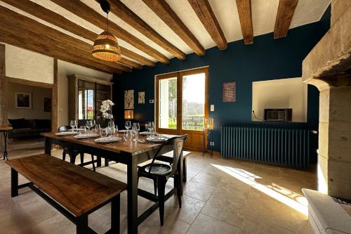 Independent farmhouse in the park of the Château du Gué du Roi Villebourg france