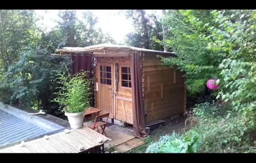 B&B / Chambre d'hôtes Insolite Cabane et Jacuzzi extérieur privatif 49 Rue au Chard Saint-Piat