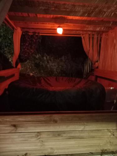 Insolite Cabane et Jacuzzi extérieur privatif Saint-Piat france