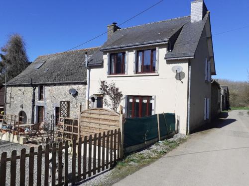 Inviting 3-Bed House in langourla brittany Langourla france