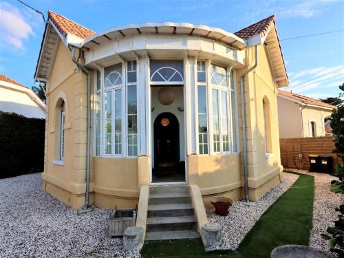 Inviting villa with hot tub in Lacanau 100m from the beach Lacanau france