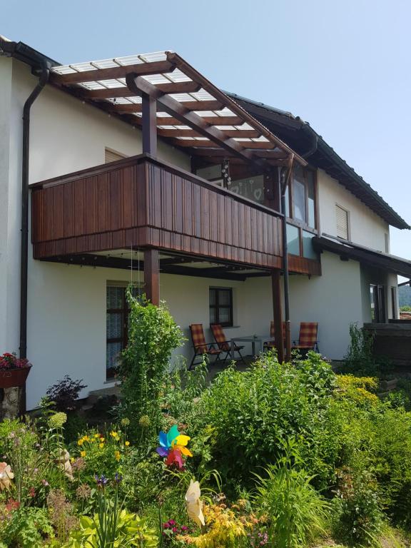 Appartement Isoldes Ferienparadies IsoldeStecher Kirchenweg 3,69253 Heiligkreuzsteinach Ferienwohnung 110qm,2Schlafzimmer,Küche,Ess u Wohnzimmer,Bad,Terrasse u Balkon!, 69253 Heiligkreuzsteinach
