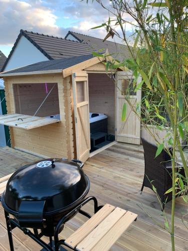 Jacuzzi et Jardin privatif Maison Détente Mehun-sur-Yèvre france