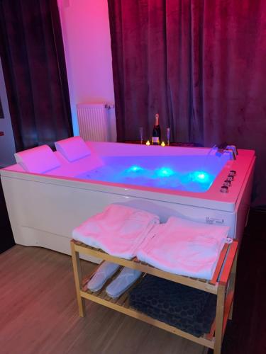 Jacuzzi Privatif SPA TUGY Goussainville france