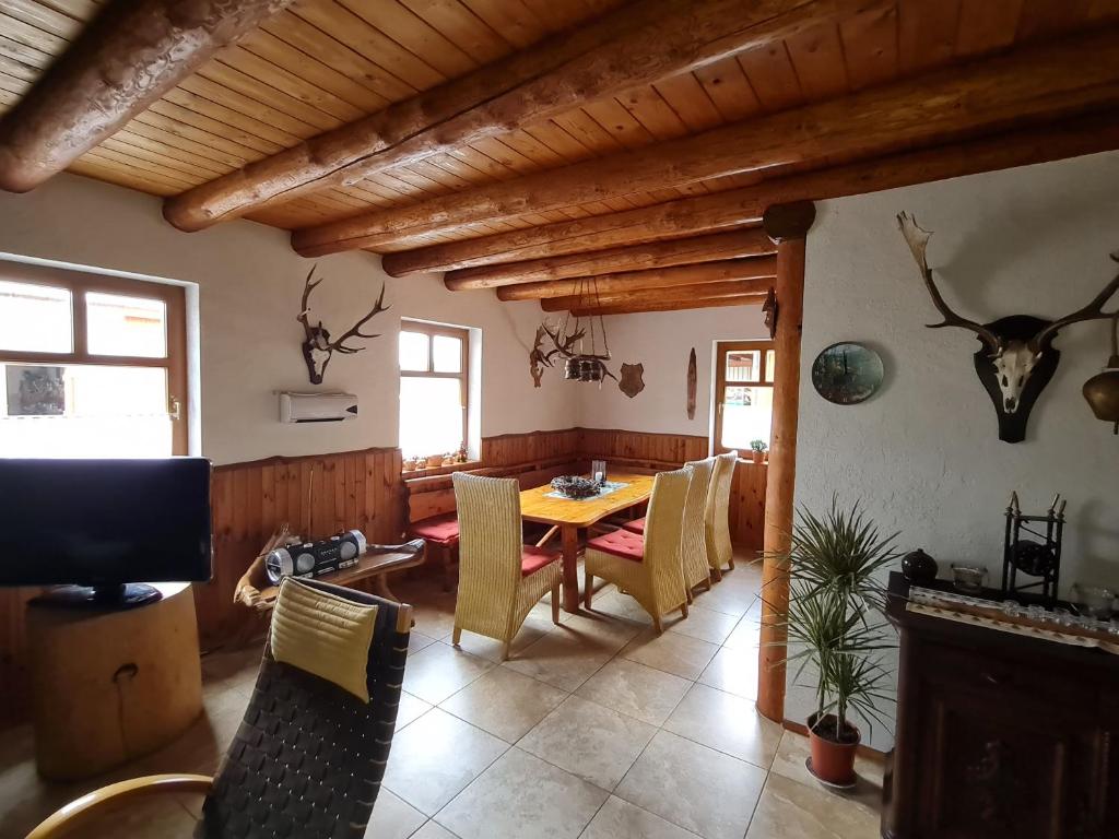 Appartement Jagdhaus auf dem Forsthof mit Sauna 1 Kastanienallee, 06648 Eckartsberga