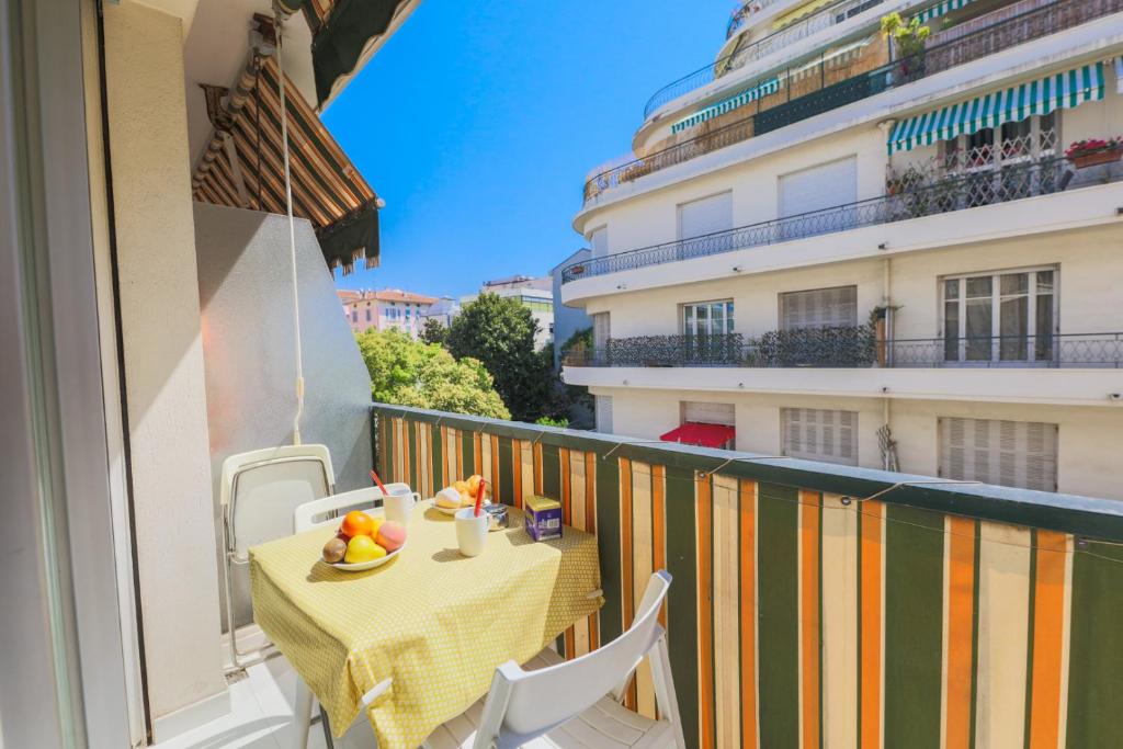 Appartement JARDIN MOZART AP4165 BY RIVIERA HOLIDAY HOMES AUBER 19, 06000 Nice