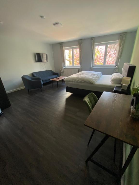 Appartements JG Hotel Memmingen Schweizerberg 11, 87700 Memmingen