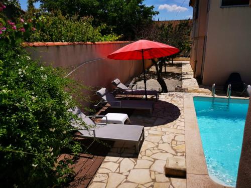 joli appartement indépendant avec piscine chauffée chez propriétaire Bernis france