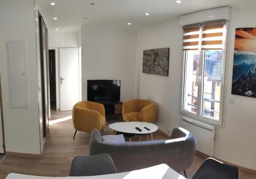 Joli appartement rénové avec terrasse Brides-les-Bains france