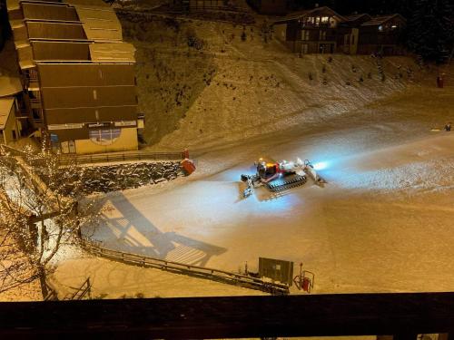 Joli appartement skis aux pieds à La Tania La Perrière france