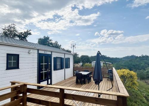 Camping Joli Chalet avec grande terrasse et accès piscine La Verrerie Rocbaron