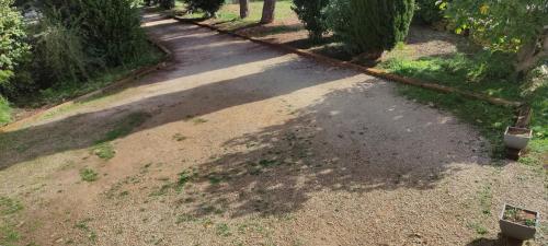 Joli Gîte de 55M2 d'entressen dans Mas en campagne avec piscine jeux d'extérieurs pour enfants terrain de pétanque Entressen france