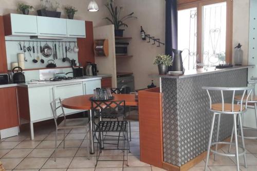 Appartement Joli loft dans village pittoresque 7 Rue du Général Pouget Péret