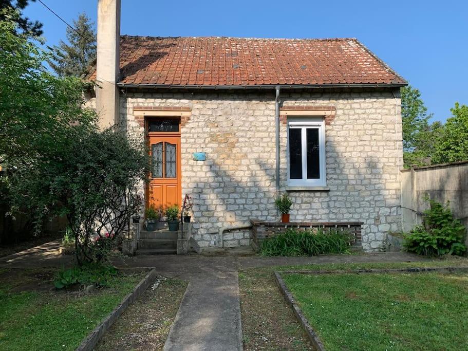 Maison de vacances Joli mai, maisonnette entre foret et loing 19 Rue du Clos, 77690 Montigny-sur-Loing