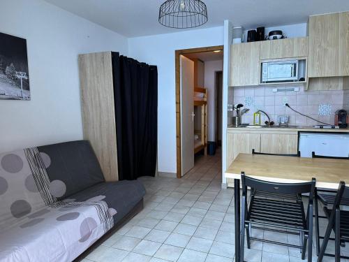 Joli studio 4 Pers 30m des pistes balcon plein Sud au Pieds des Pistes B27- DRAPS NON COMPRIS Saint-Jean-dʼAulps france