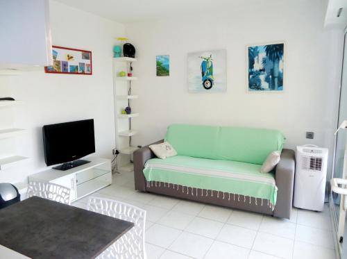 Appartement JOLI STUDIO AVEC TERRASSE PROCHE PLAGES Le Turquoise I, appt208 65 Avenue Pierre Rameil Cavalaire-sur-Mer