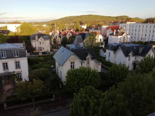 Joli studio dans un ancien hôtel du XIX siècle - Proche toutes commodités - Thermes et Parc Vittel france