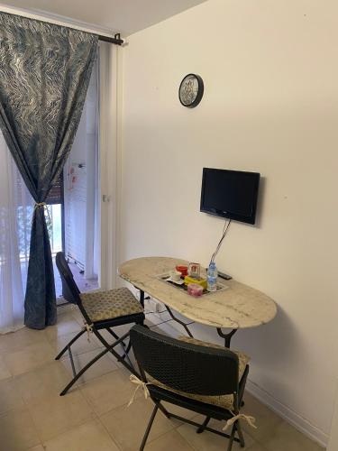 Appartement Joli studio neuf av terrasse à 50 m de la mer et gare 40 17 Avenue François de Monleon Roquebrune-Cap-Martin