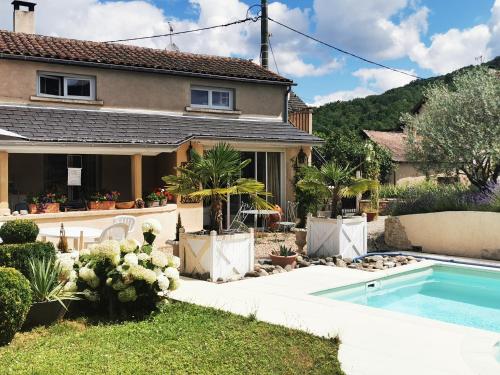 Joli studio vue sur piscine Condat-sur-Vézère france