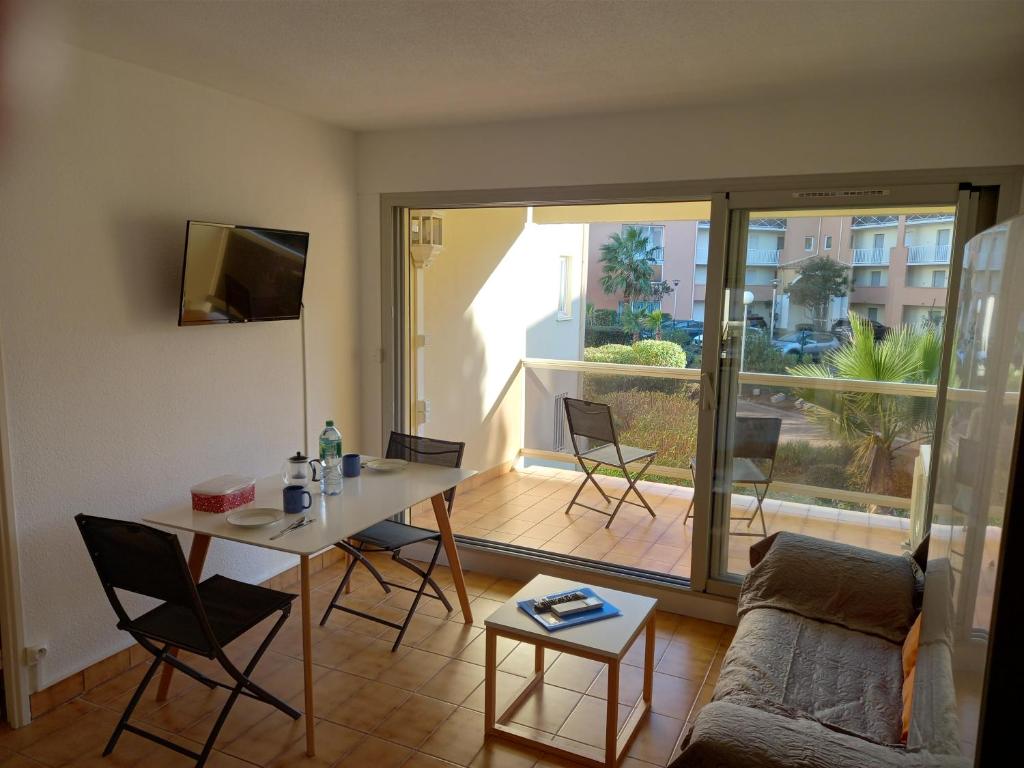 Appartement Joli T2,4 pers,Clim, Terrasse, Parking, 500m plage 6 Avenue des Isles d'Amérique, 34300 Le Cap d\'Agde