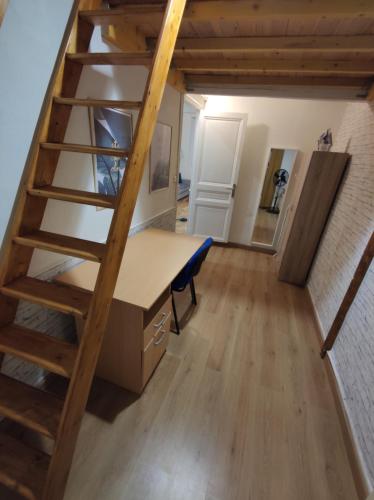 Appartement Joli T2 proche Vieux-port, Terrasses du port et Metro Joliette rez de chaussée 12 Rue Charles Plumier Marseille