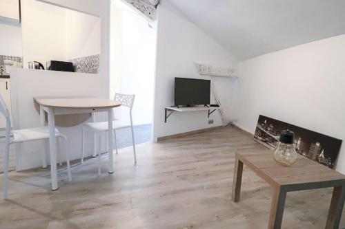 Appartement Jolie 2 pièces rénové sous les toits 149 Boulevard de la Republique Cannes