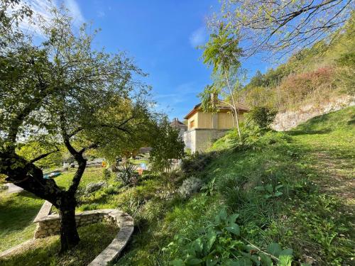 Jolie cabane pour les amoureux de la nature Tullins france