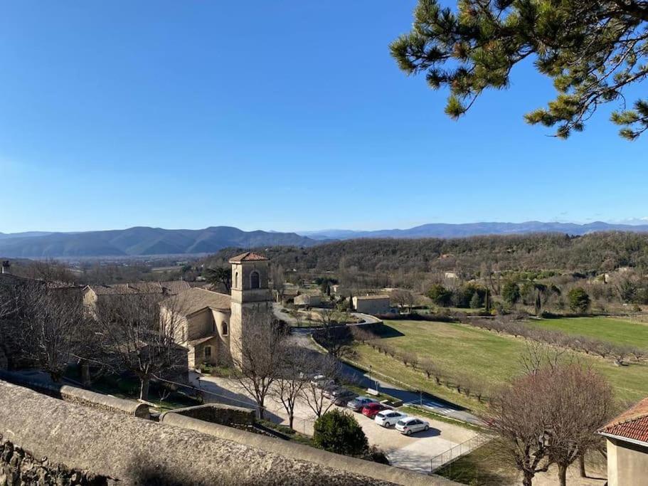 Maison de vacances Jolie maison avec vue à Mirmande 15 Rue du Boulanger, 26270 Mirmande