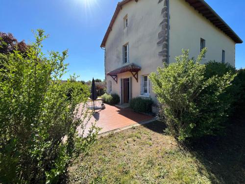 Jolie maison de campagne arborée Oradour-Fanais france