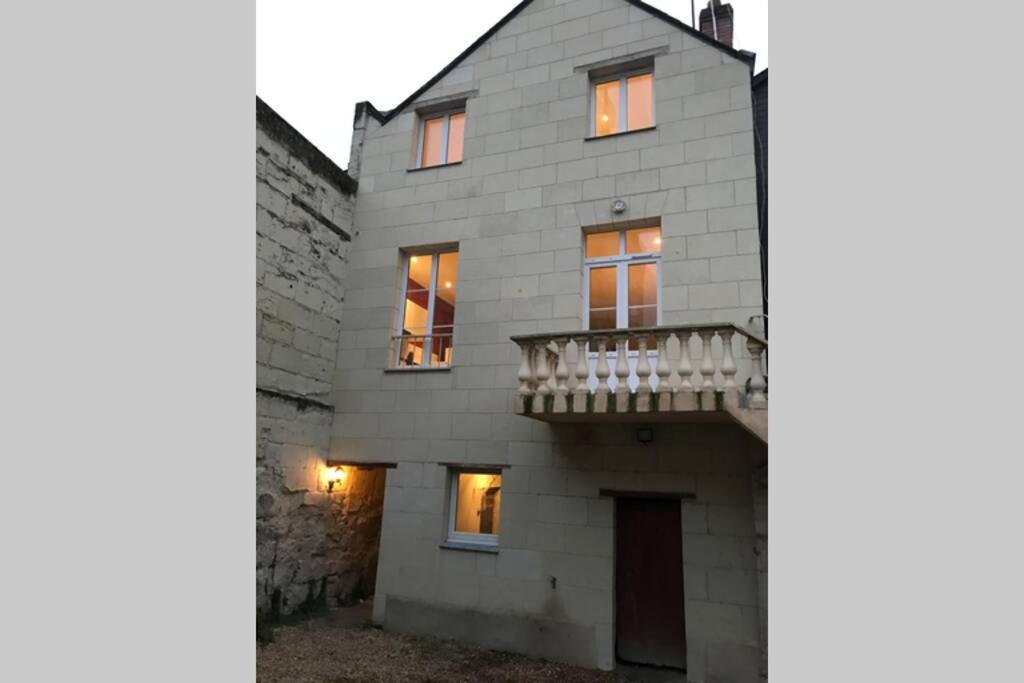 Maison de vacances Jolie maison en tuffeau dans le centre de Saumur 58 Quai Mayaud, 49400 Saumur